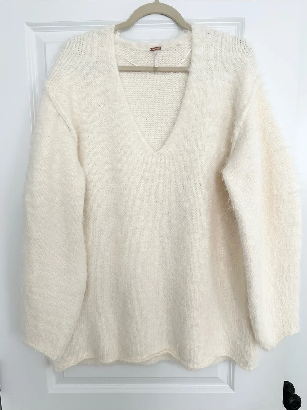 Free People Sparrow Oversized Ivory V-Neck Pullover Fluffy / Fuzzy Sweater